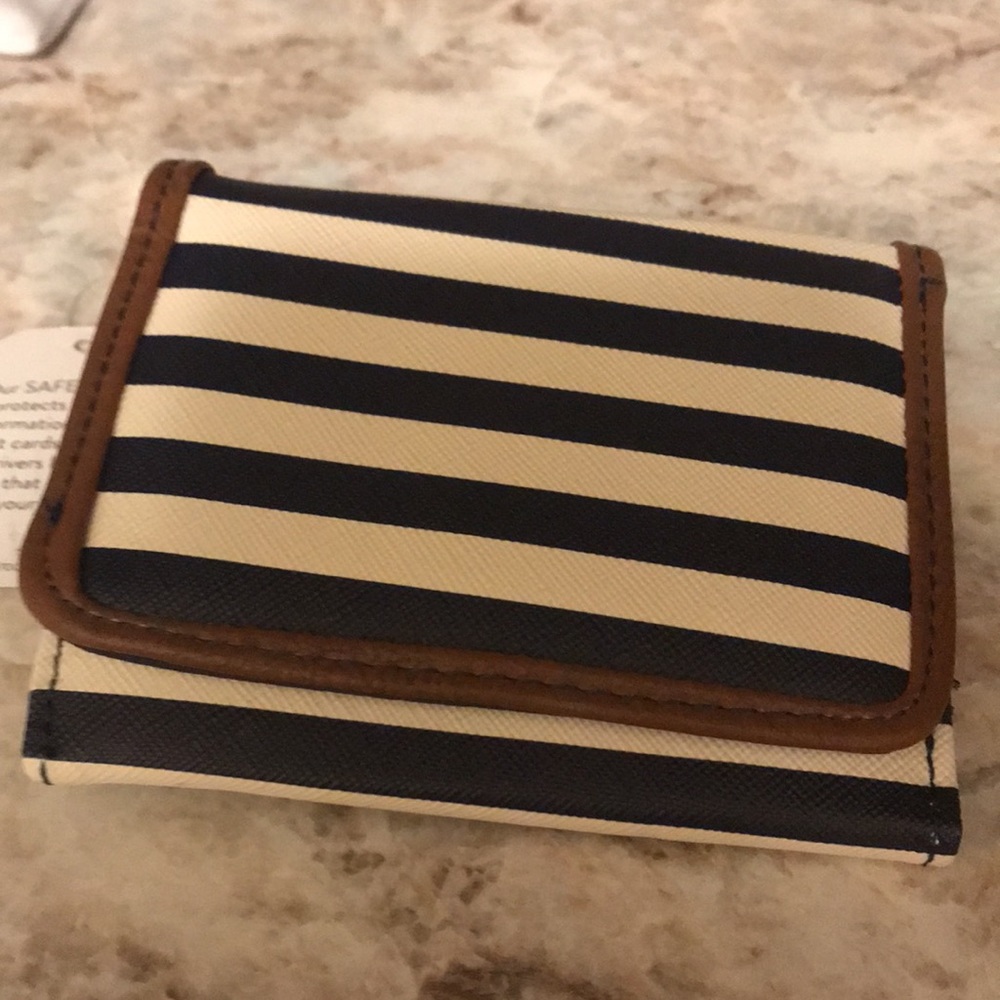 Stripped Kelly and Kate wallet beach’s theme - Picture 2 of 9